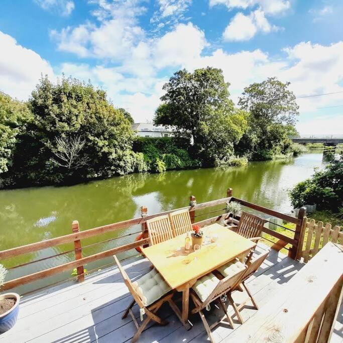 Riverside Escape Iden Rye Villa Ngoại thất bức ảnh