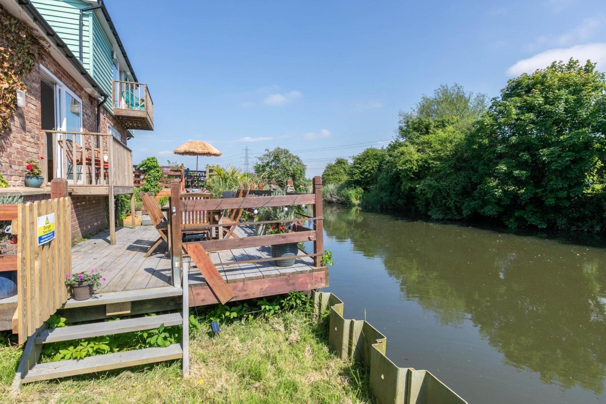 Riverside Escape Iden Rye Villa Ngoại thất bức ảnh